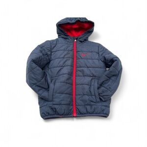 Nike Kids Essentials Lightweight Puffer Coat Jacket in Navy and Red Sz 6-7Yrs